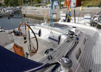 Hallberg-Rassy 43, SID 22