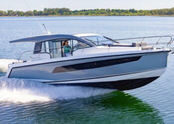 Sealine C335V 2